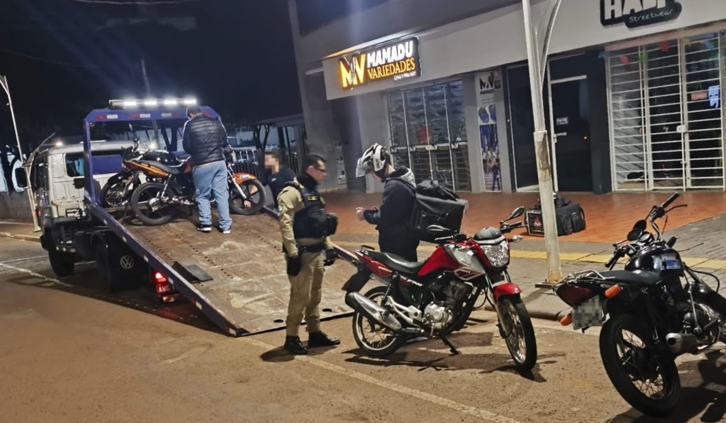 Operação de Trânsito em Cafelândia resulta em motocicletas recolhidas e condutor com CNH suspensa notificado