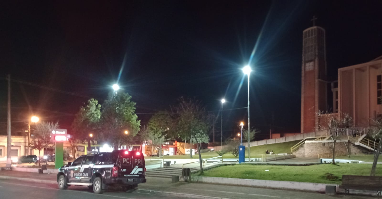 Mulher é presa em flagrante após roubar e agredir idoso no centro de Castro