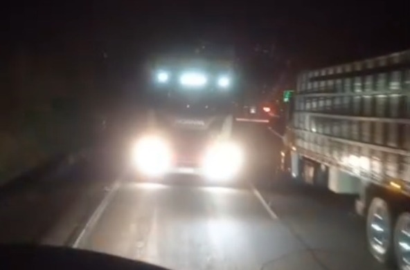 Caminhão é flagrado na contramão da BR-277 em São Luiz do Purunã e quase provoca tragédia