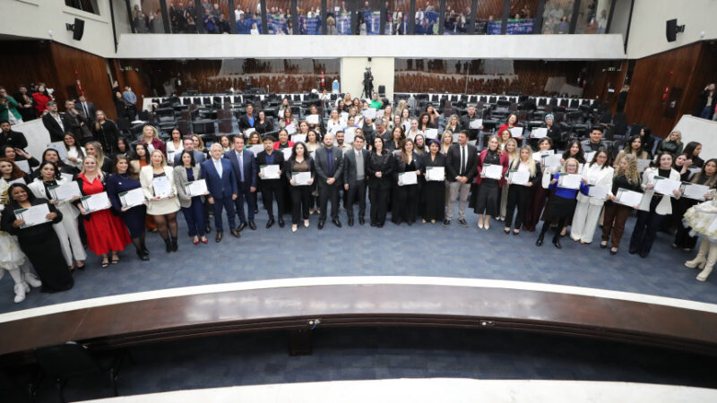 Beleza em Destaque: Assembleia Legislativa do Paraná Celebra Profissionais do Setor