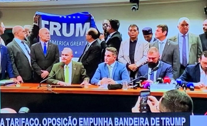 Sargento Fahur e Filipe Barros são heróis nas redes sociais de direita