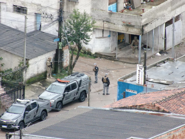 Polícias do Paraná prendem 10 pessoas durante operação contra o tráfico na Capital