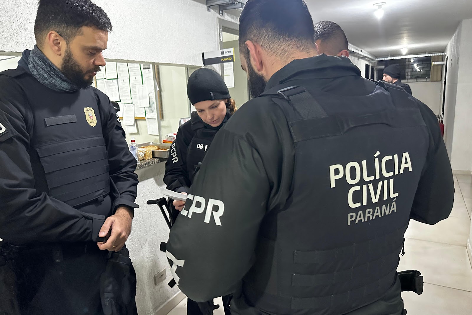 Polícia Civil deflagra operação contra suspeitos de nove furtos e roubos de veículos em Curitiba