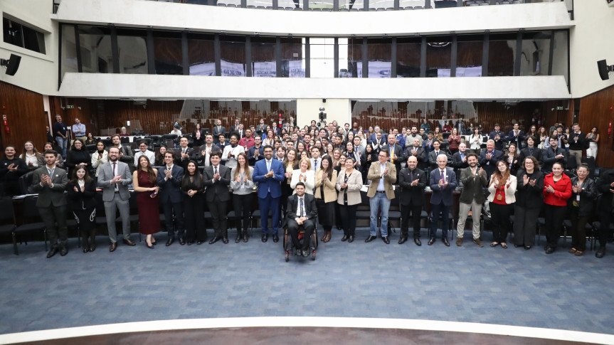 Parlamento Universitário Abre 6ª Edição Prometendo Debates Acirrados e Formação de Novos Líderes