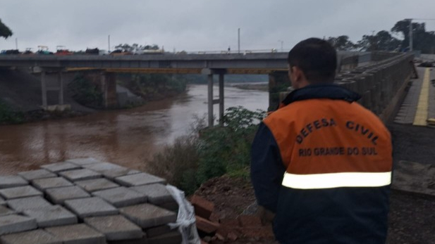 Enchentes no RS: Tragédia se Aprofunda com 185 Mortos e Desaparecidos Persistem