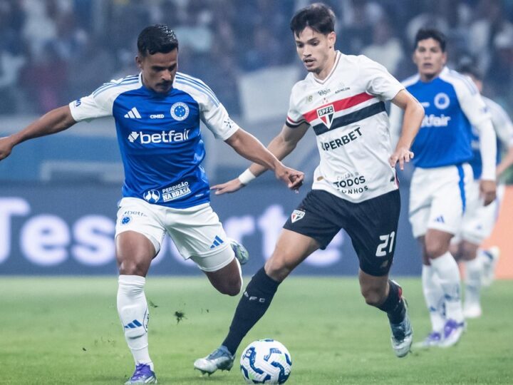 Cruzeiro quebra invencibilidade do São Paulo com gol desviado e sobe na tabela do Brasileirão