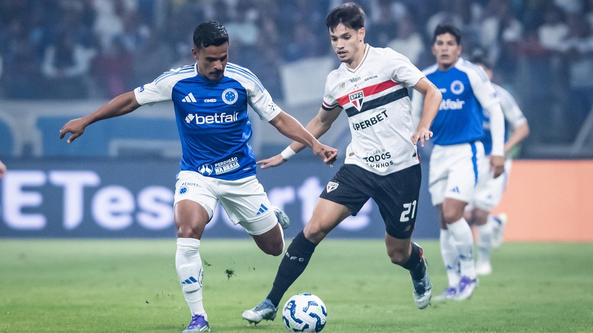 Cruzeiro quebra invencibilidade do São Paulo com gol desviado e sobe na tabela do Brasileirão