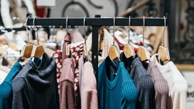 Curitiba se transforma em paraíso fashion com encontro de brechós neste sábado