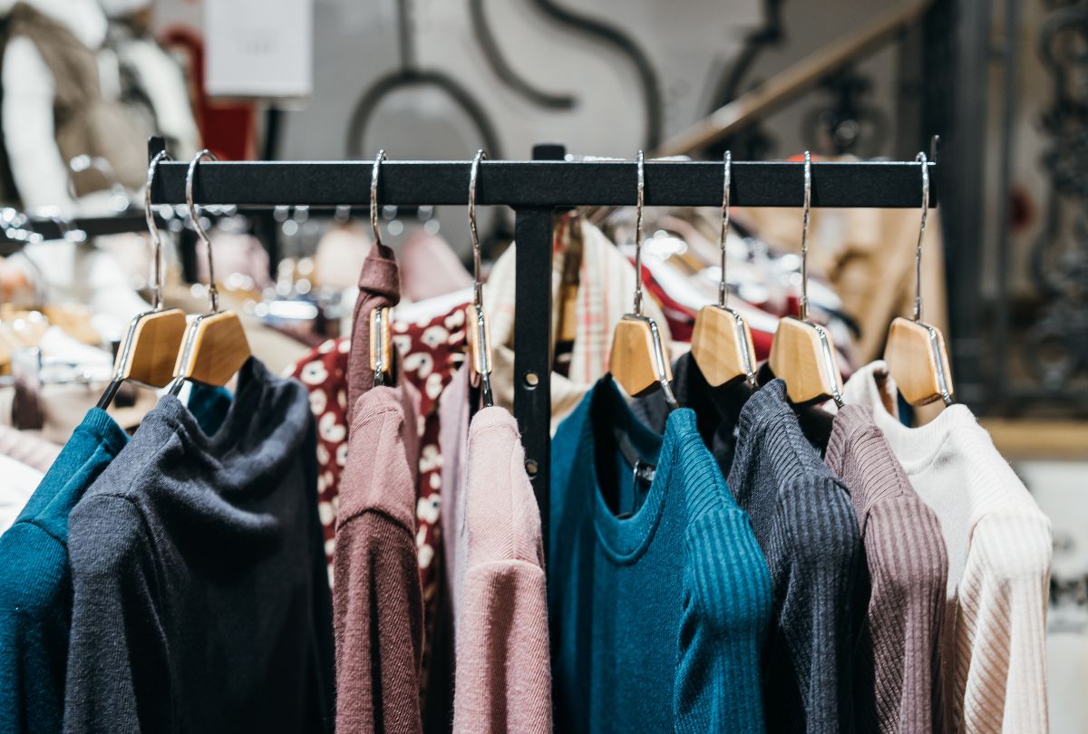 Curitiba se transforma em paraíso fashion com encontro de brechós neste sábado