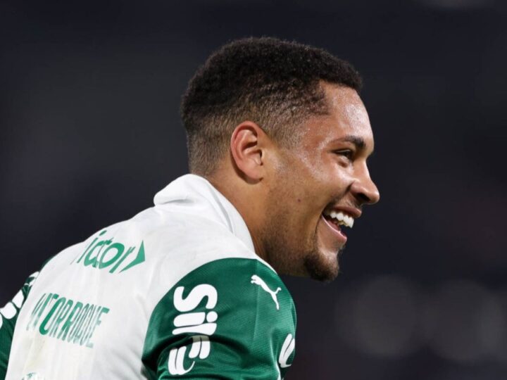 Vitor Roque Renasce no Palmeiras e Atrai Elogios da Imprensa Espanhola