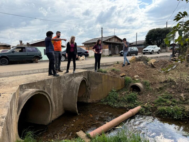 Prefeitura de Guarapuava Aprofunda Diálogo com a Vila Esperança Através de Vistoria da Secretaria de Obras