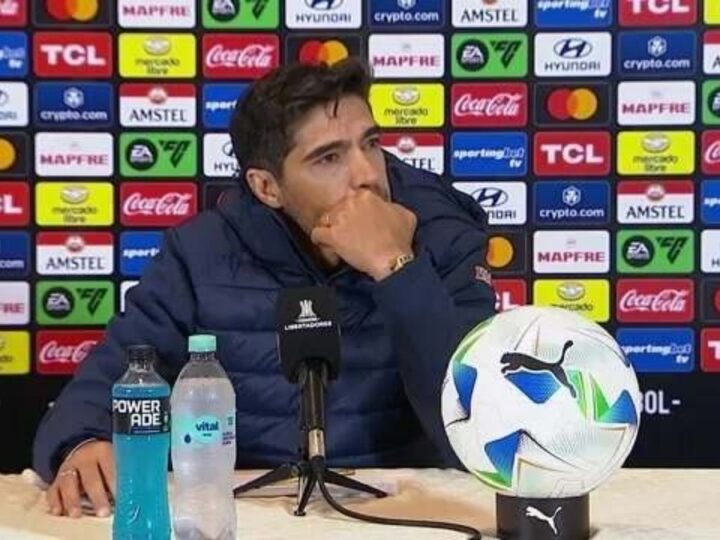 Abel Ferreira Contrasta Apoio da Torcida Peruana com Críticas Recebidas Após Eliminação na Copa do Brasil