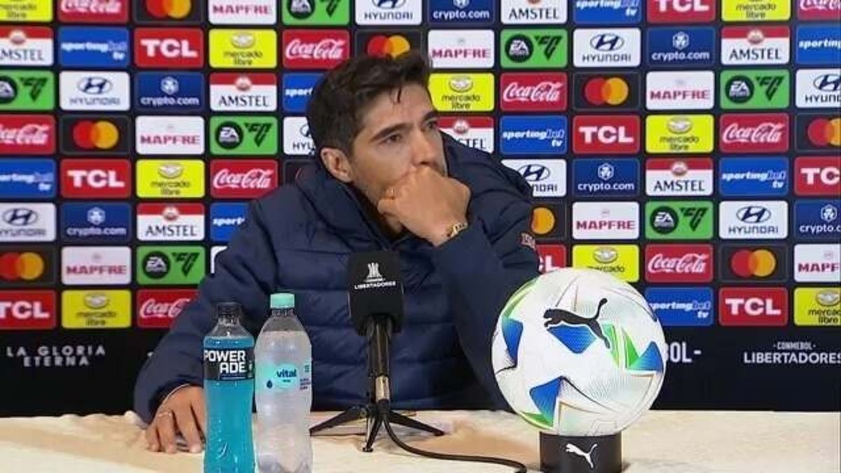 Abel Ferreira Contrasta Apoio da Torcida Peruana com Críticas Recebidas Após Eliminação na Copa do Brasil