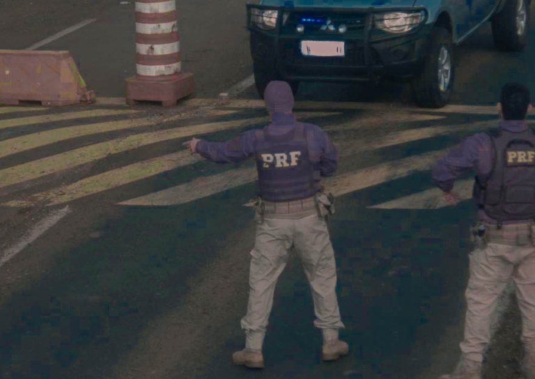 Guarapuava: PRF Apreende Cocaína e iPhones Contrabandeados em Viatura Falsa da Receita Federal