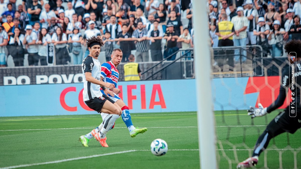 Carrillo Salva o Corinthians no Apagar das Luzes Contra o Fortaleza