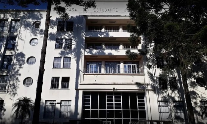 Triste realidade da CEU, largada em um cenário de destruição