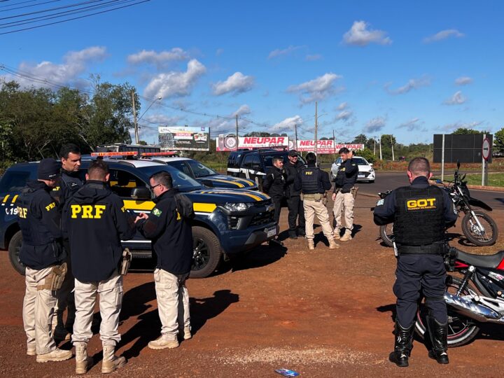 PRF atua em ação conjunta para reprimir agenciadores de estacionamento na BR-469, em Foz do Iguaçu