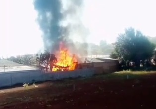 Incêndio Devasta Residência em Ibema: Chamas Consomem Tudo em Tarde de Domingo