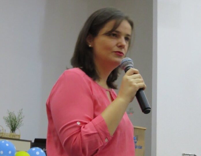 Maria Tereza está correndo o trecho, mas com que roupa?