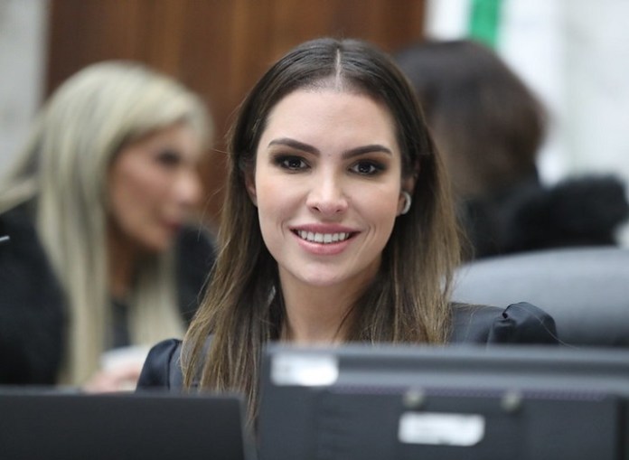 Maria Victoria está indignada com Alexandre de Moraes