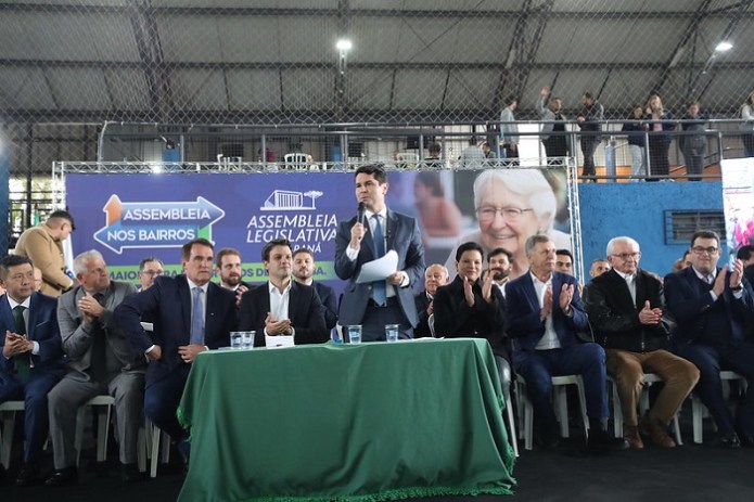 Assembleia nos Bairros é marcada por anúncio de obra de mobilidade