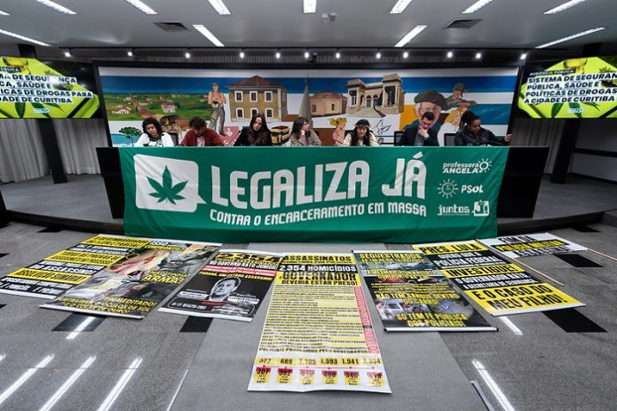 Professora Angela defende legalização da maconha