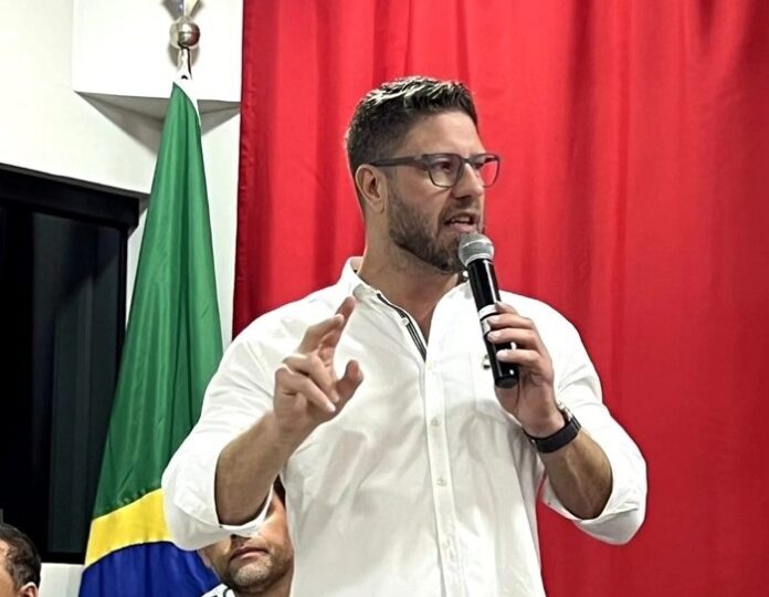 PDT do Paraná cai no colo de Requião Filho