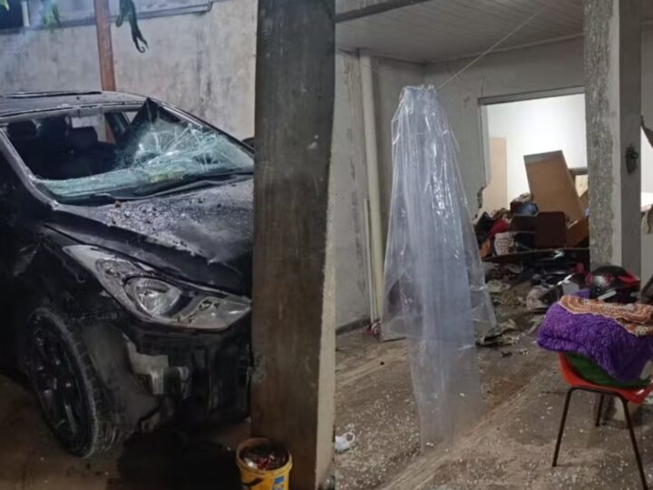Homem joga carro contra a própria casa após esposa não querer ter relações sexuais com ele, no Paraná