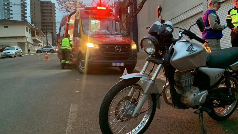 Motociclista fica ferido após colisão com veículo na Rua Pio XII, em Cascavel