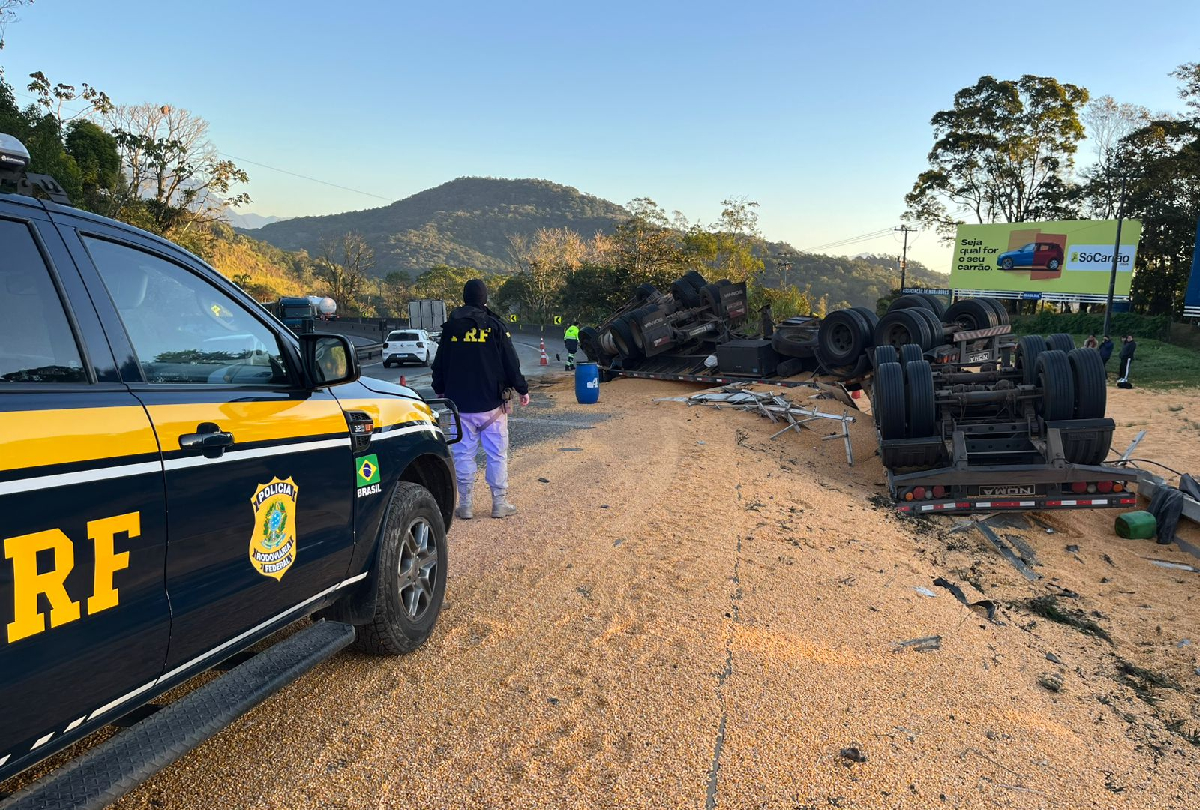 Tragédia na BR-277: Caminhoneiro Morre em Tombamento e Passageira Luta pela Vida