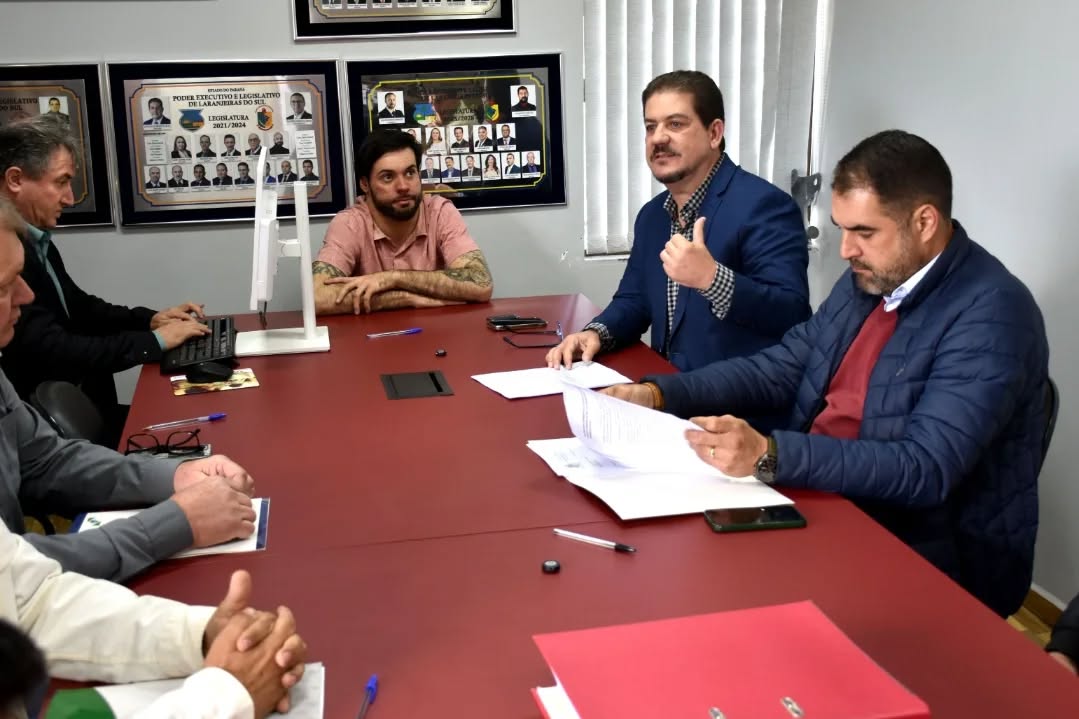 Laranjeiras: Ex-prefeito Berto Silva presta esclarecimentos sobre contas de 2023 na Câmara Municipal
