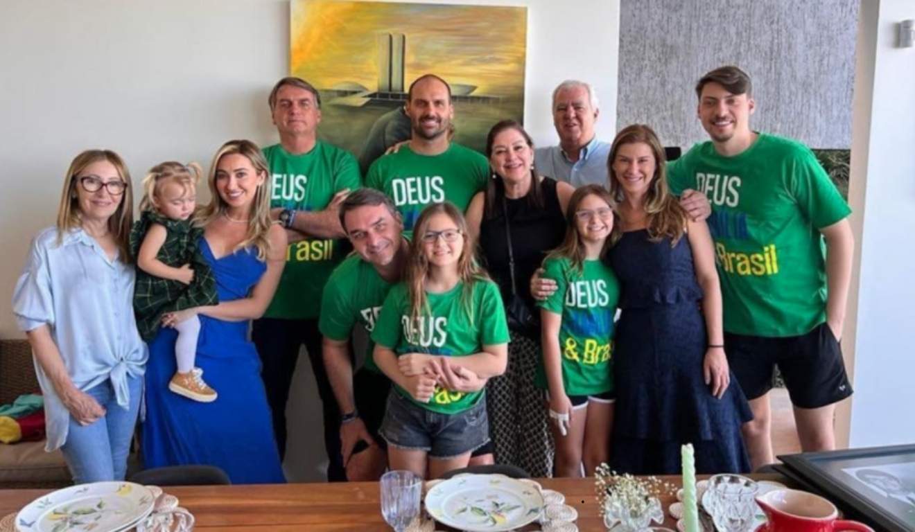Moraes Autoriza Visita de Parentes a Bolsonaro no Dia dos Pais, Apesar da Prisão Domiciliar
