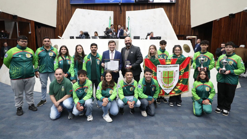 Talento do Caximba Brilha na Alemanha: Banda Estudantil Conquista Prêmios e Homenagem Legislativa