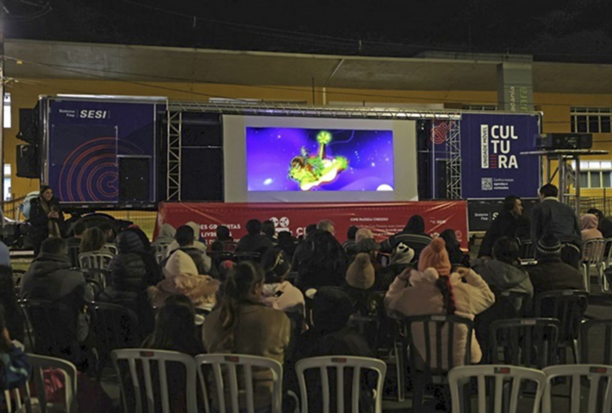 Cinema ao Ar Livre Gratuito em Curitiba Exibe ‘O Robô Selvagem’ com Pipoca Liberada
