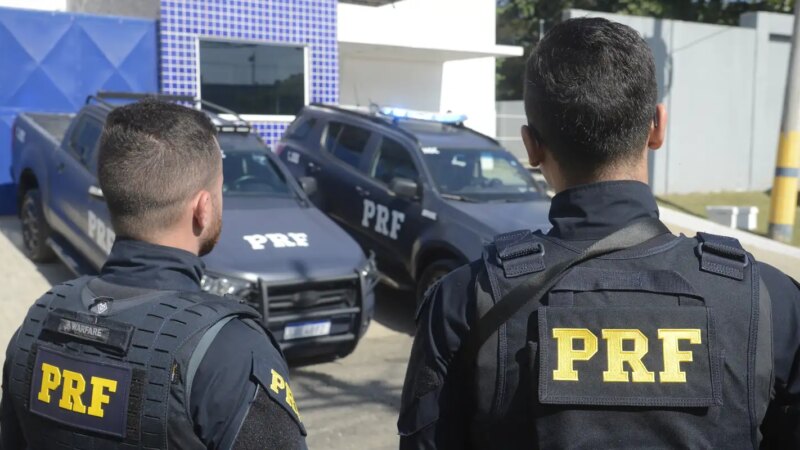 PRF Apreende Arsenal de Fuzis Escondidos em Painel de Carro a Caminho de Porto Seguro