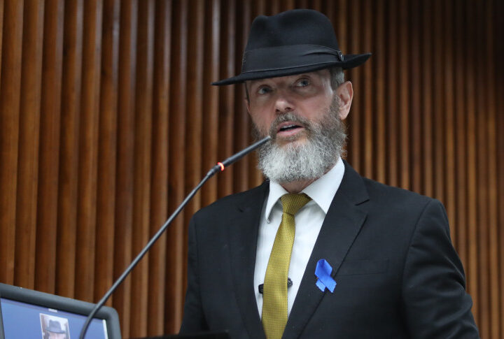 ALEP Debate Projeto que Visa Proteger Crianças da Adultização Precoce