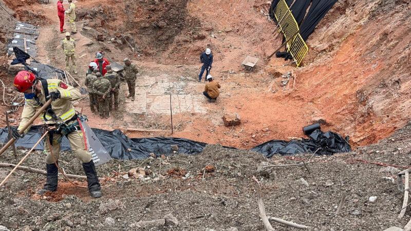 Buscas por Vítimas de Explosão em Fábrica no Paraná Pausadas para Análise