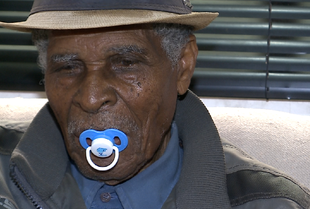 Da Infância à Aposentadoria com a Chupeta: A Incrível História de Seu Ilário, Aos 93 Anos