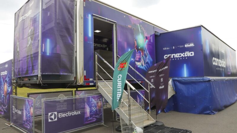 Curitiba Impulsiona o Futuro dos Games: Lan House Itinerante Gratuita Leva E-sports aos Jovens