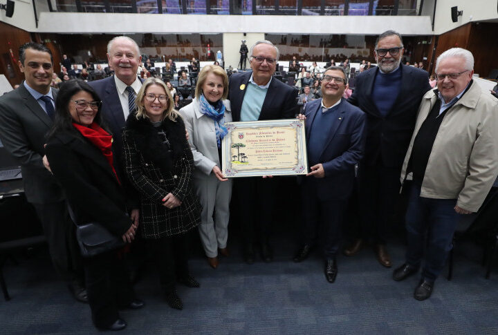 Fiocruz Celebrada na Assembleia Legislativa do Paraná por 125 Anos Dedicados à Saúde do Brasil