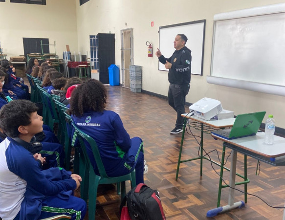 PCPR leva palestra sobre bullying e cyberbullying à escola em Curitiba