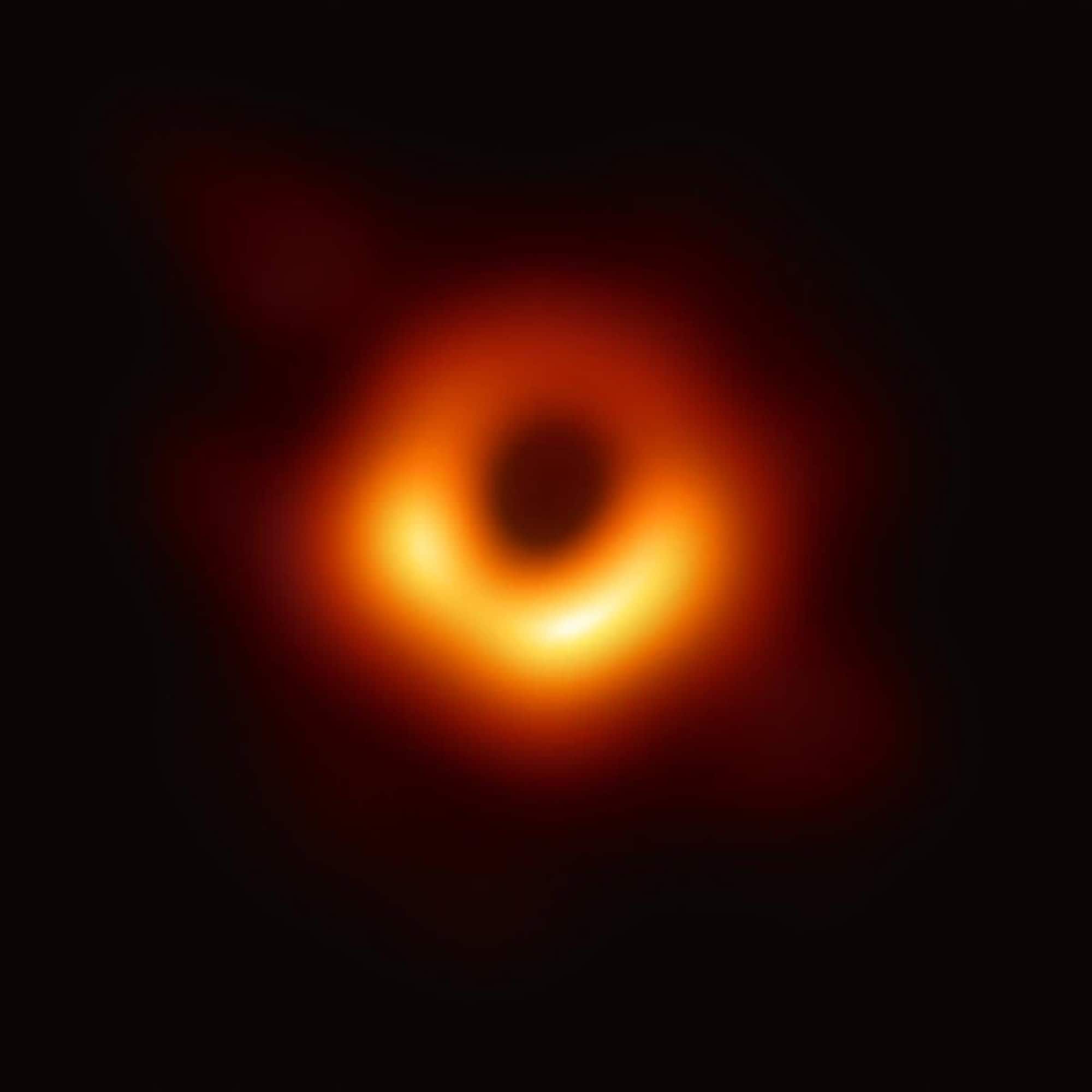 Novas imagens do buraco negro M87* revelam mudanças dinâmicas
