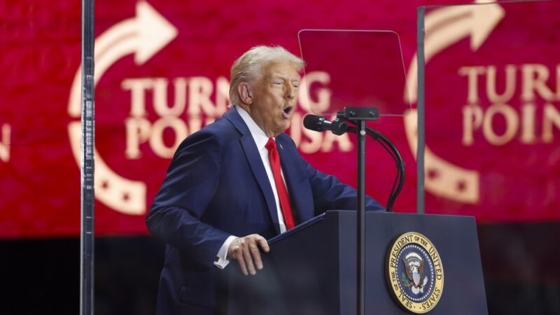 Multidão Presta Última Homenagem a Charlie Kirk em Funeral que Contou com a Presença de Donald Trump