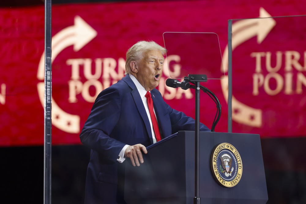 Multidão Presta Última Homenagem a Charlie Kirk em Funeral que Contou com a Presença de Donald Trump