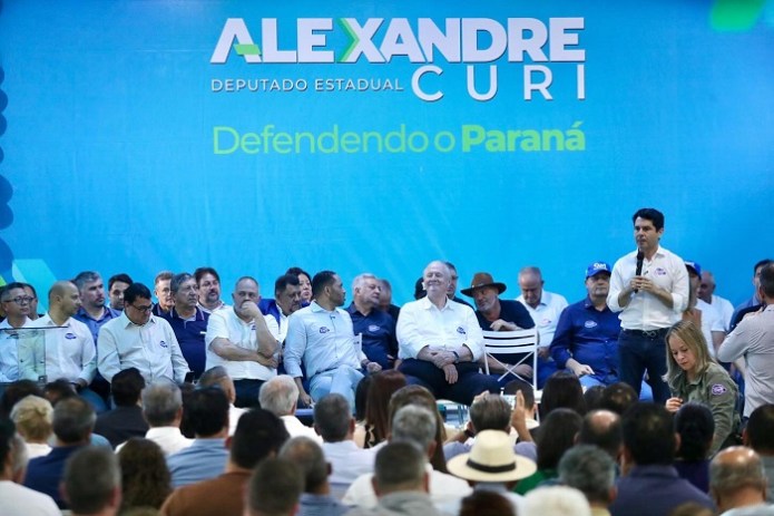 Deputado do União Brasil vai em evento de Alexandre Curi
