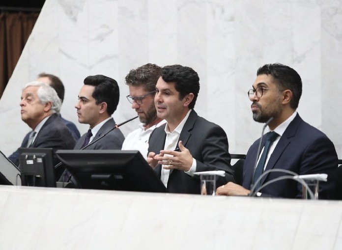 Quais as vantagens de financimento público através de emendas parlamentares?