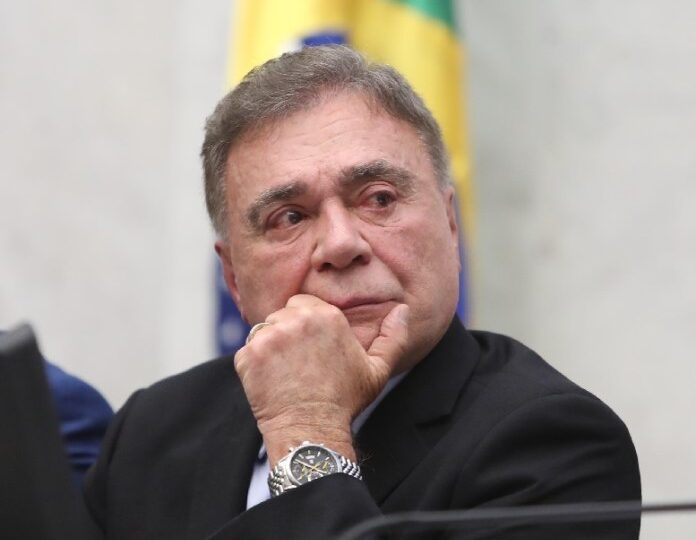 Alvaro Dias deve ficar de fora da eleição de 2026