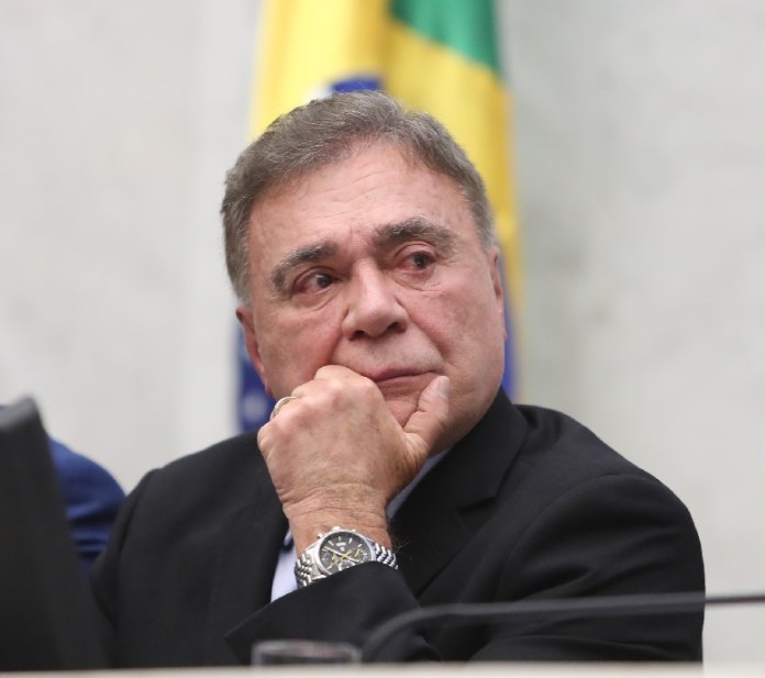 Alvaro Dias deve ficar de fora da eleição de 2026