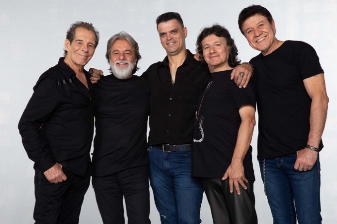Blindagem faz show de 50 anos no Guairão