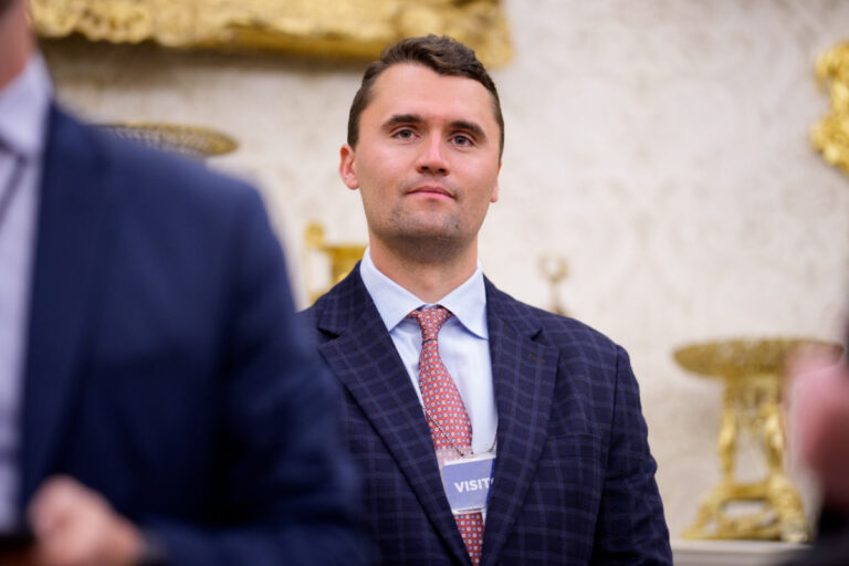 Câmara dos Deputados homenageia Charlie Kirk com minuto de silêncio